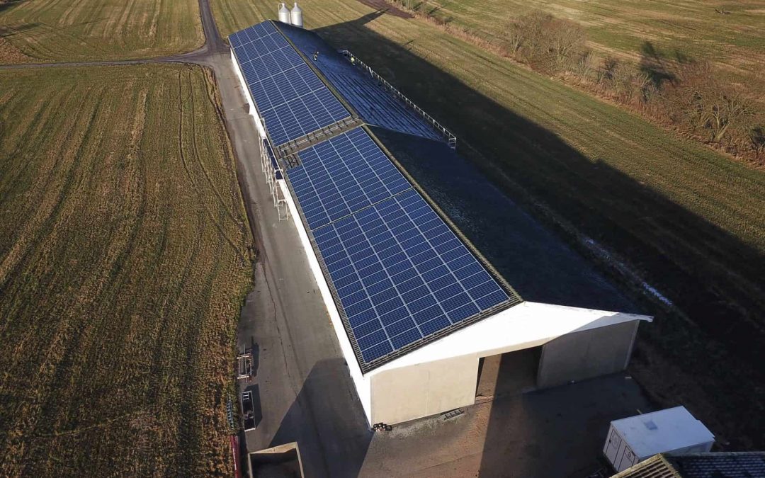 400 kWp solcelleanlegg med 370kWh batteribank installert hos Bonde på Ganddal